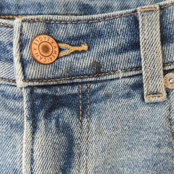 American Eagle Retro High Waisted Medium Wash Distressed Denim Mom Jeans Blue 4 - Picture 12 of 16